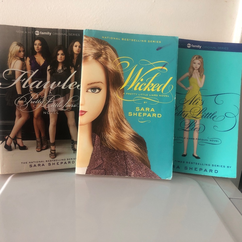 Pretty Little Liars book series